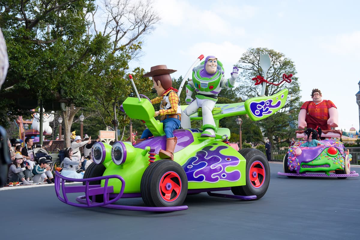 Toy Story characters in Tokyo Disneyland parade up close