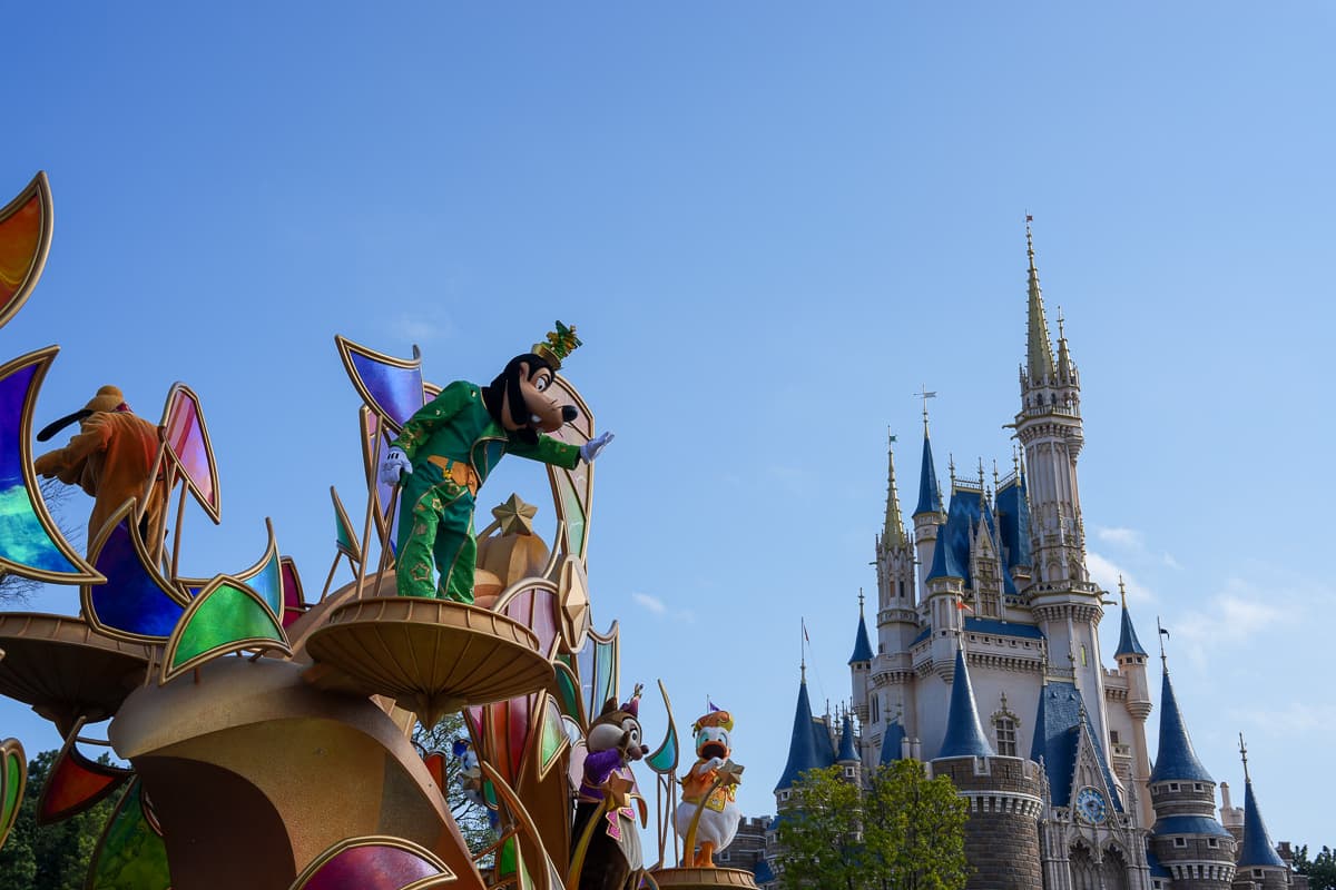 Tokyo Disneyland parade with castle in background