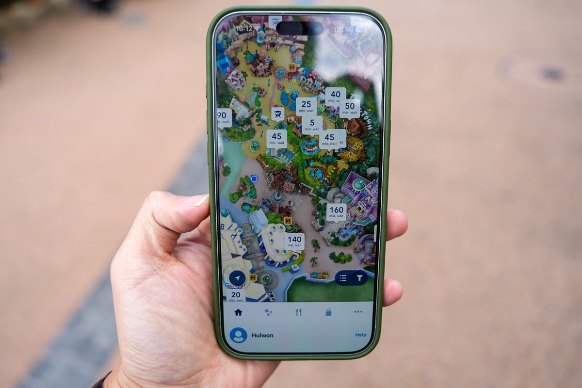 Tokyo Disney Resort app showing ride wait times
