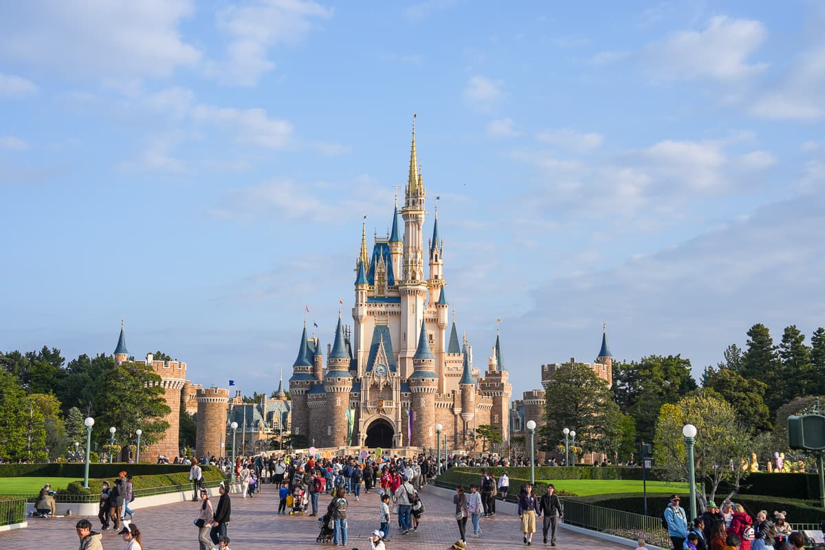 Tokyo Disneyland Guide — Tickets, DPA, Rides & Parade Tips (2026)