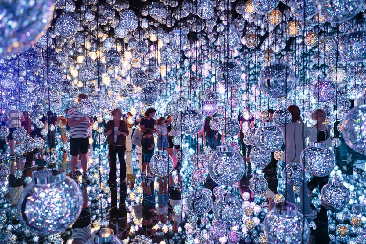 teamLab Borderless mirror room with lights