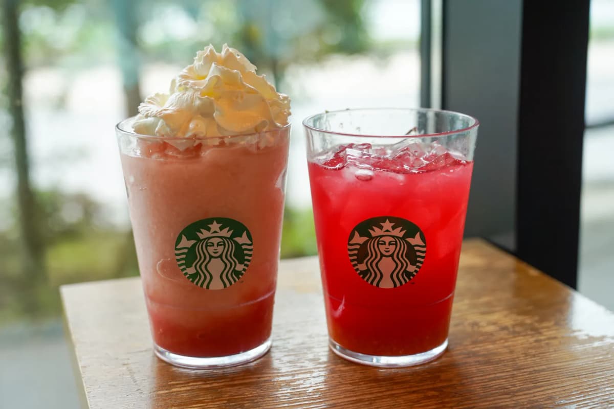 Love & Peach Frappuccino and yuzu citrus passion tea at the Ohori Park Starbucks