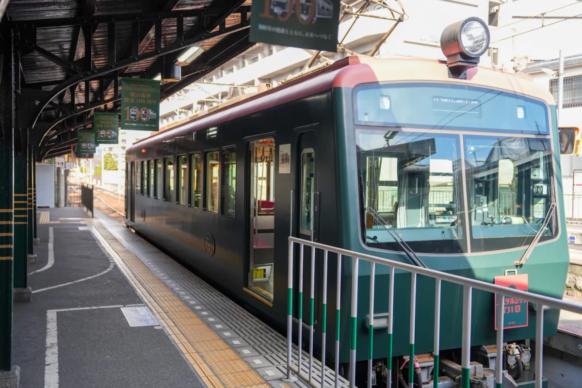 Single-car Eizan Railway train waiting at the platform