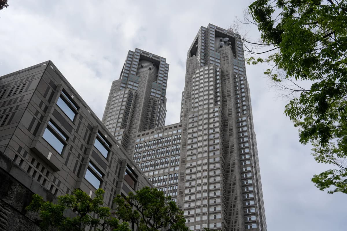 Tower 1 of the Tokyo Metropolitan Government Building from street level